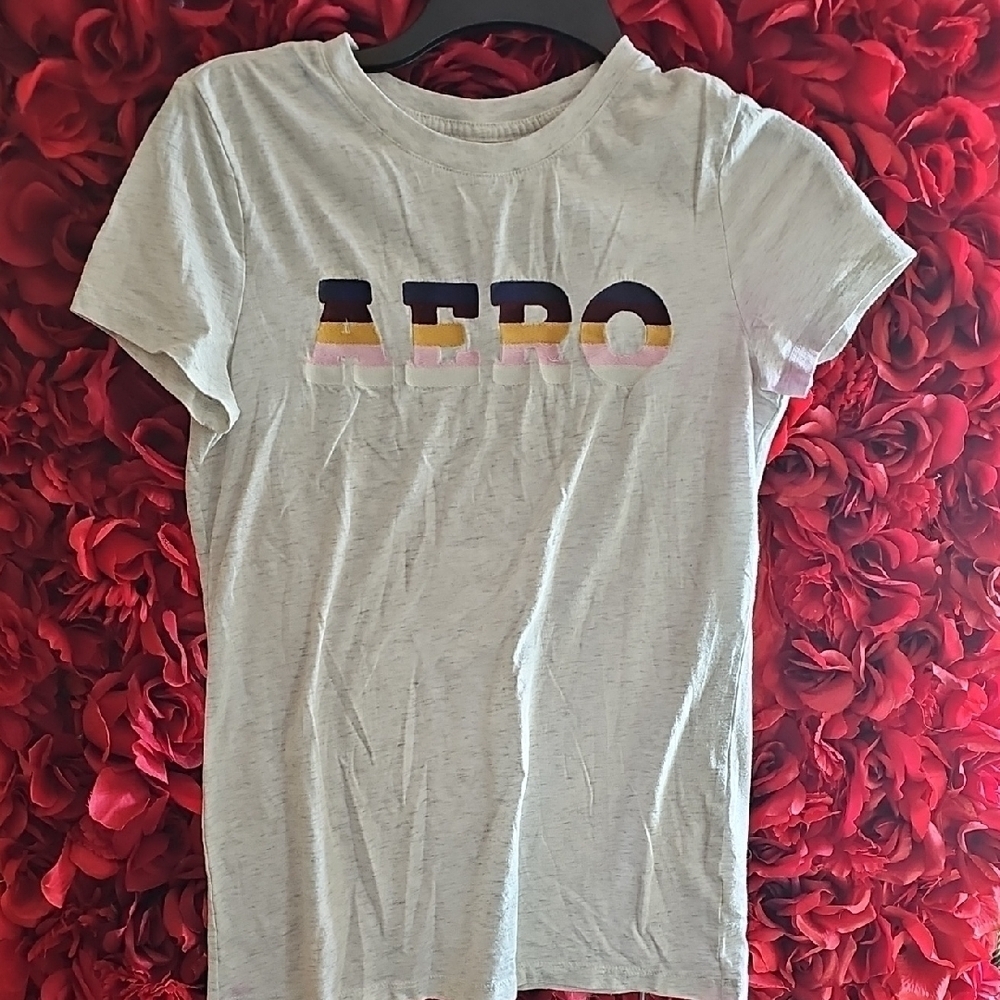 Aeropostale Kids Gray T-Shirt With Logo Size Large Slight discolor on underarm